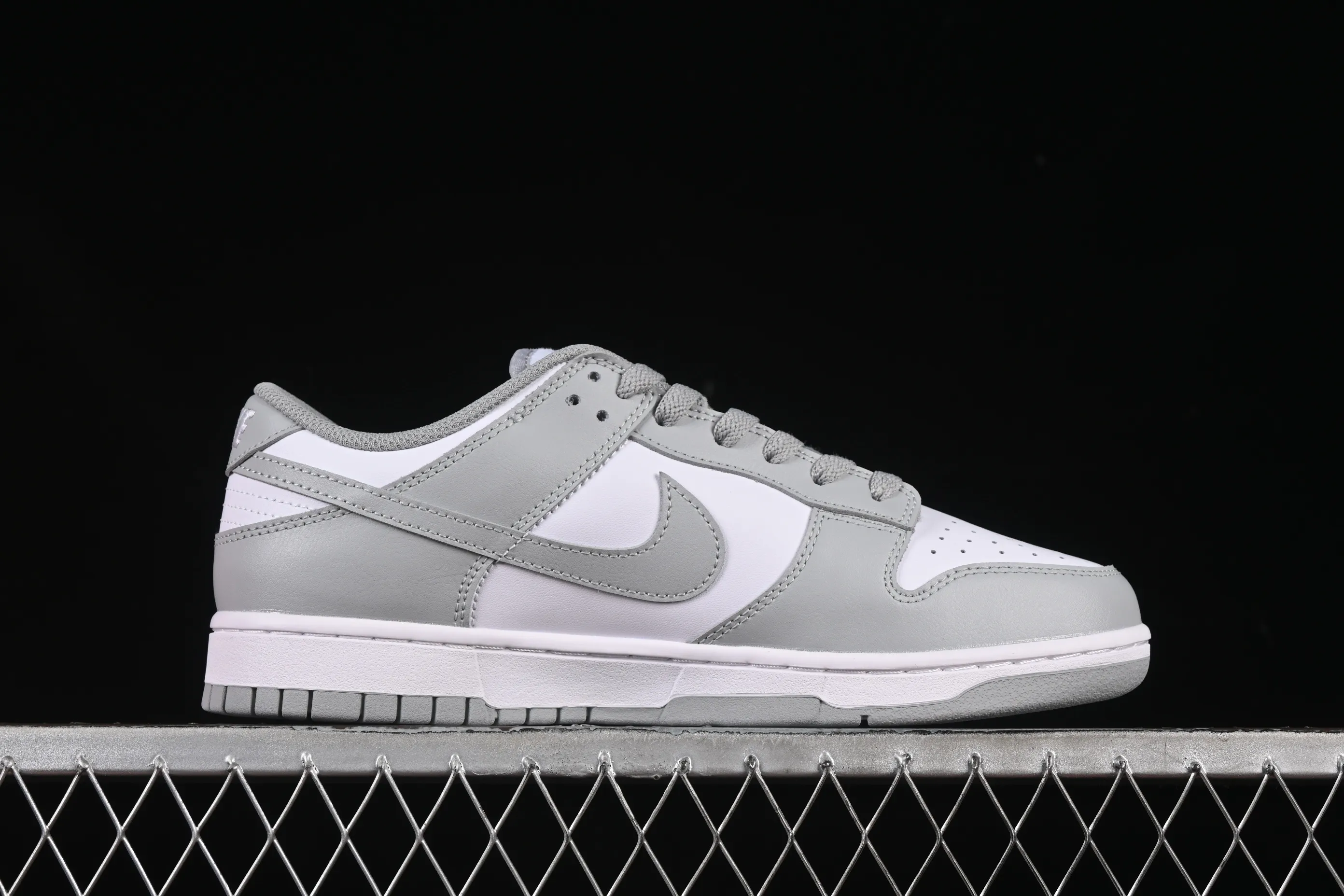 All categories Nk SB Dunk series Nk SB Dunk Low low-top sneakers Nike SB Dunk Low white gray low-top casual sneakers HF5441-105